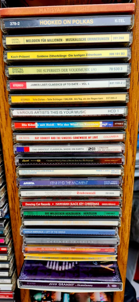 Mixed  CDs de toda Clase de Musica $3 image indicator(2)