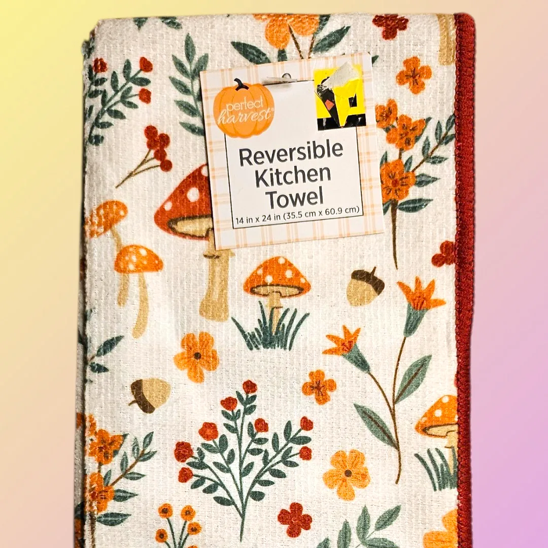 🥕 Perfect Harvest Reversible Kitchen Towel      14 in x 24 in image indicator(6)