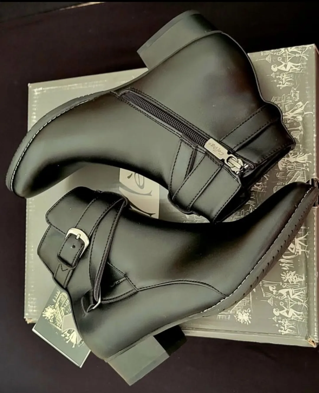 Naturalizer Women's Black Ankle Boots image indicator(2)