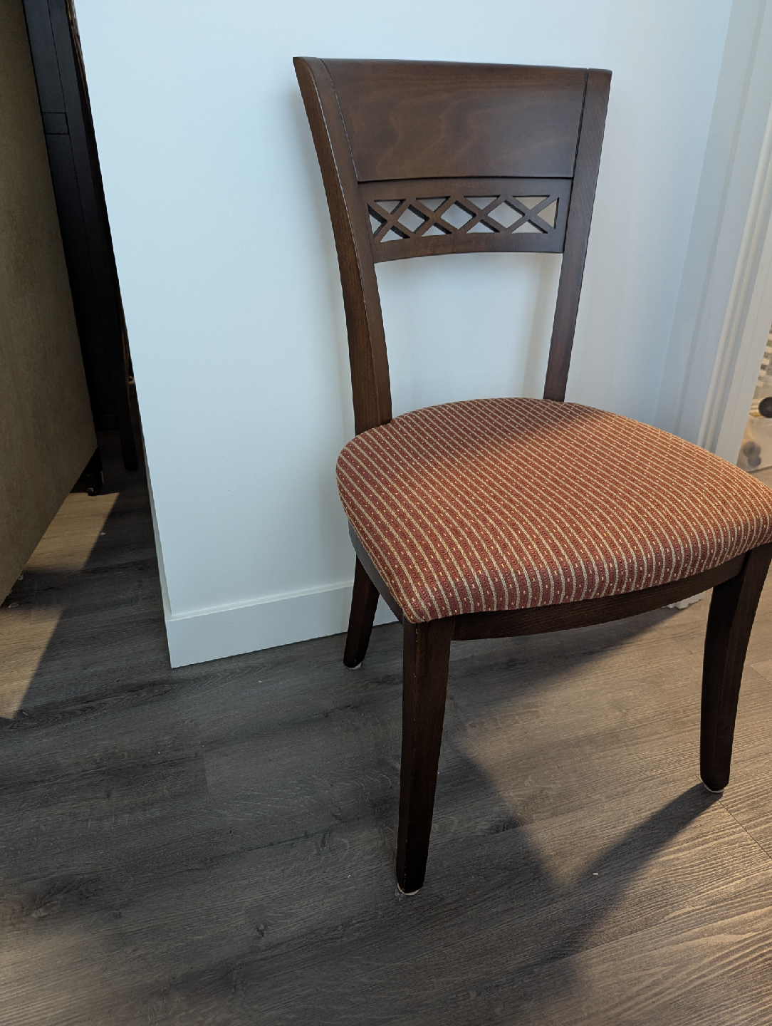 Like New-Set of 4 Solid Wood Formal Dining Chairs