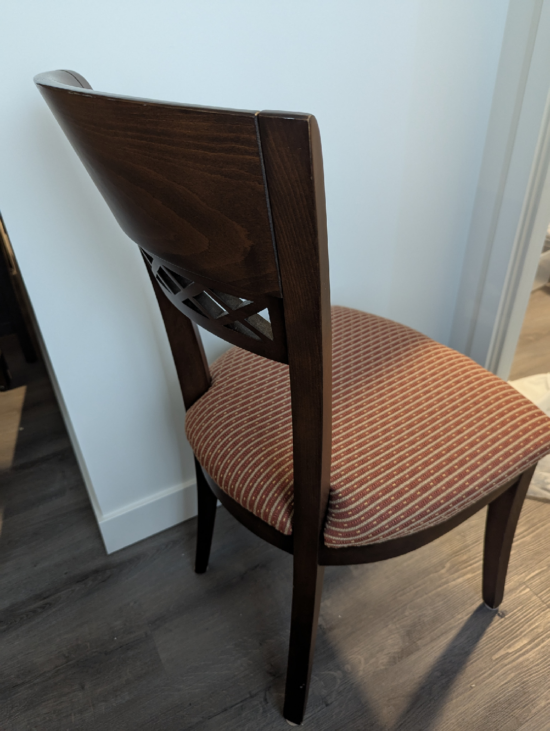 Like New-Set of 4 Solid Wood Formal Dining Chairs - photo 2