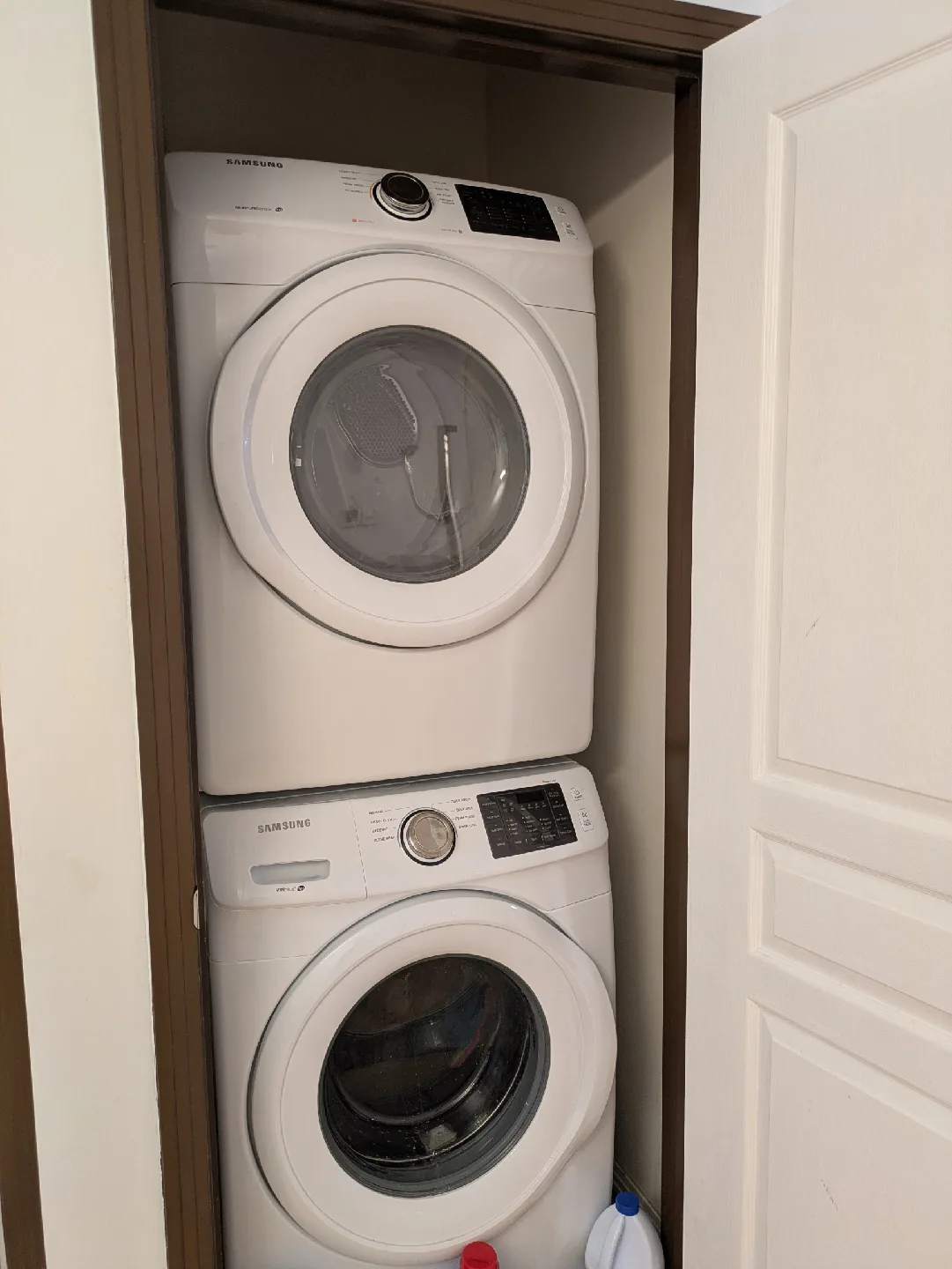 Private room for rent in a quiet condo, Edmonton downtown. image indicator(9)