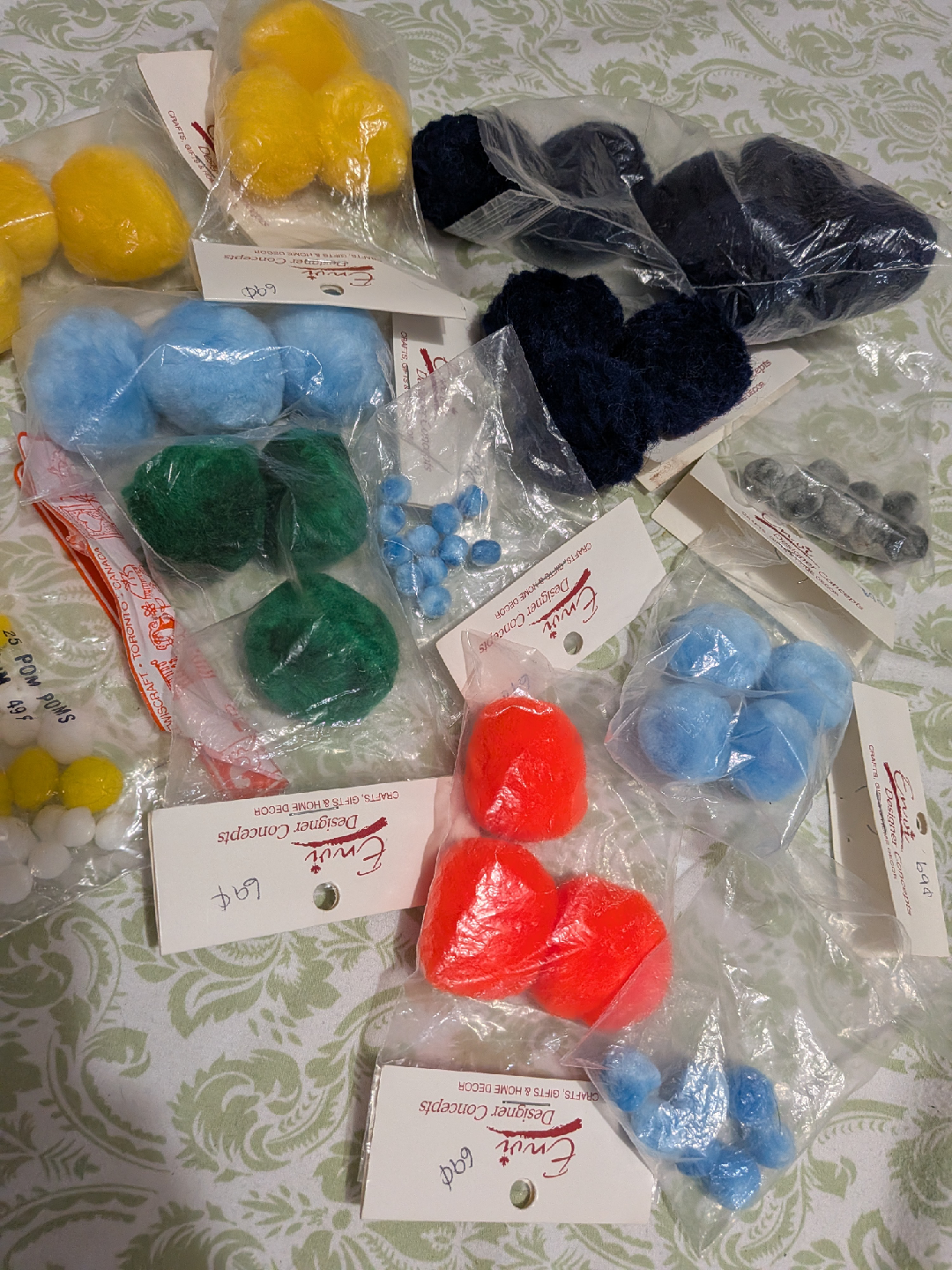 Collection of Pom Poms different colours & sizes - photo 2