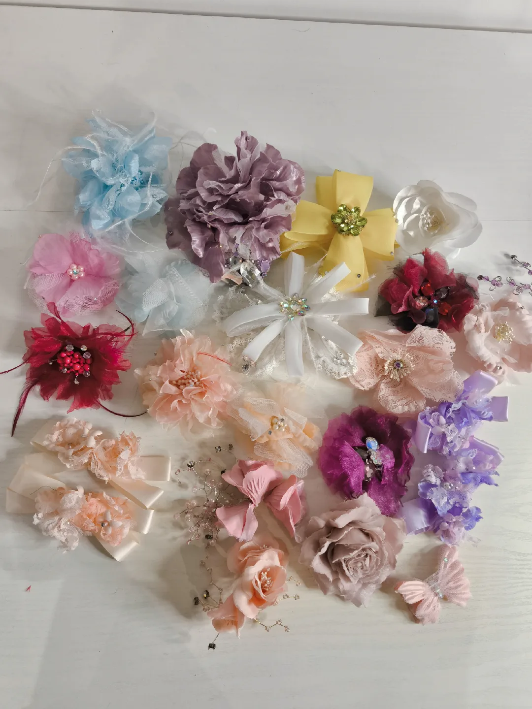 Assorted Flower Hair Accessories image indicator(3)