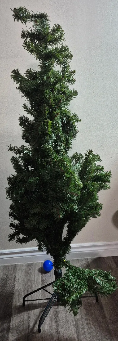 5ft Mackenzie Scotch Pine Unlit Tree image indicator(2)