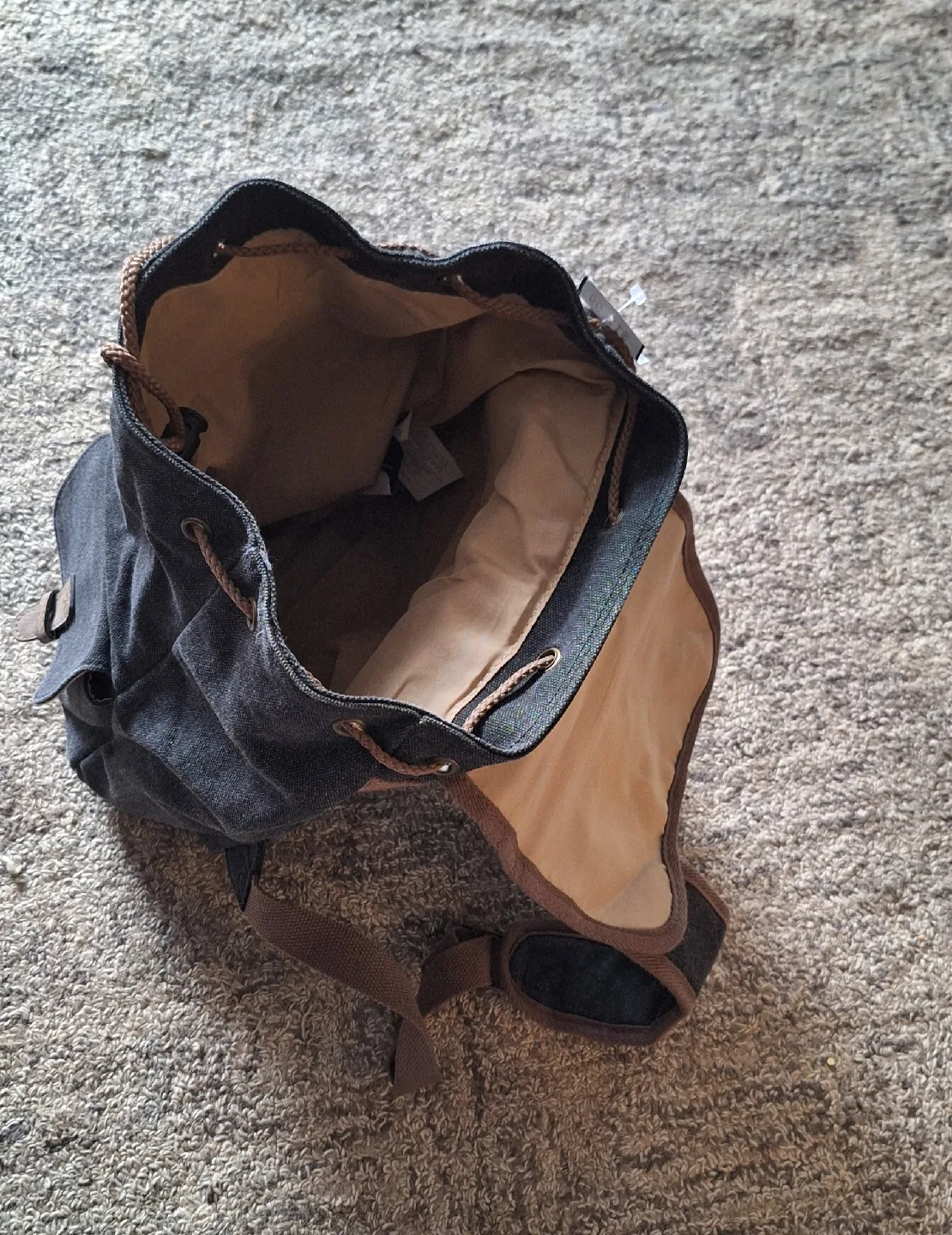 Canvas Drawstring Backpack beaver canoe like new image indicator(4)