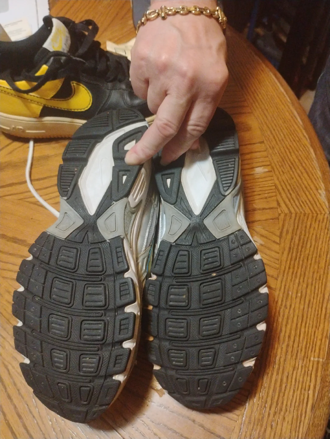 Nike sneakers size 7 image indicator(3)