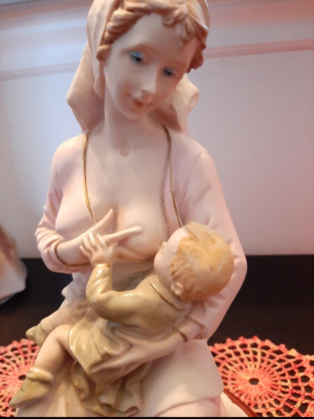 Mother and child figurine - photo 2