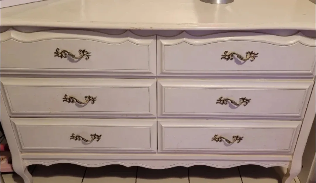 White Dresser with Mirror image indicator(4)