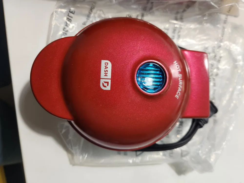 🥕 New Dash Gingerbread Man Mini Waffle Maker 🥕 image indicator(2)