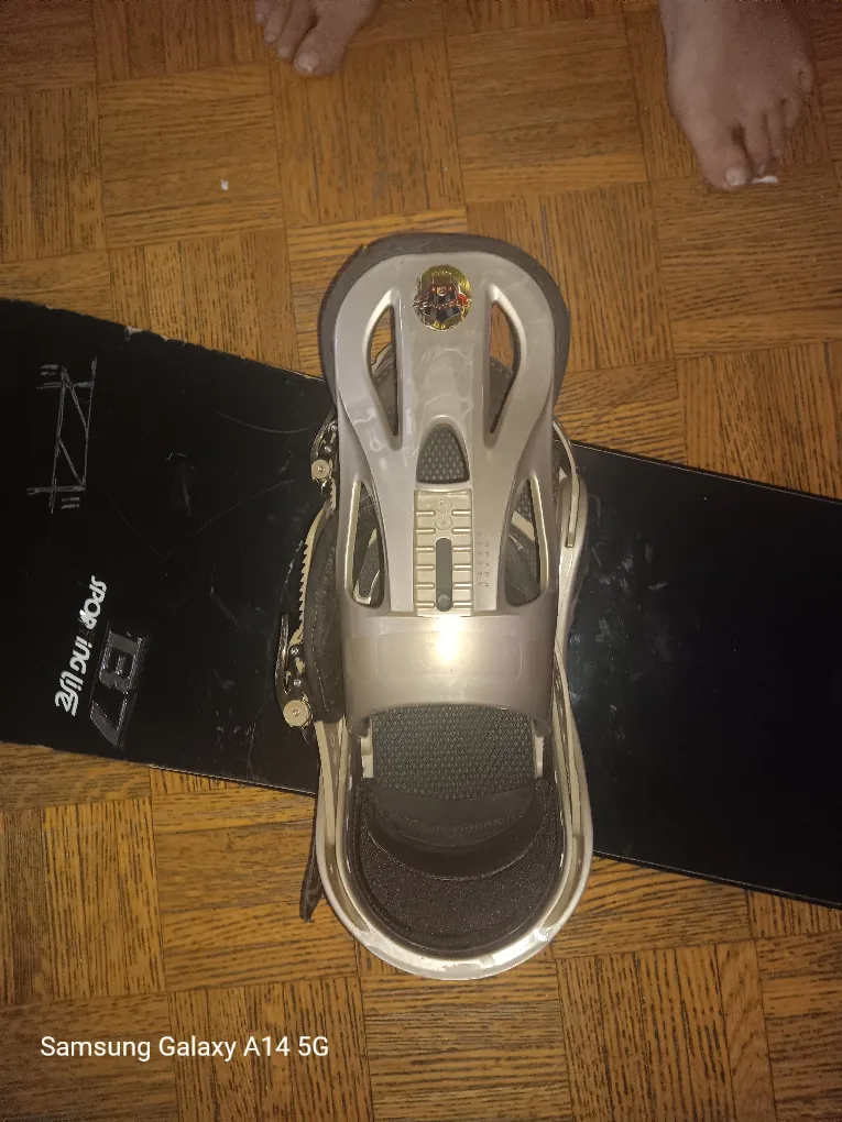 Sporting Life Snowboard with Burton Bindings image indicator(4)
