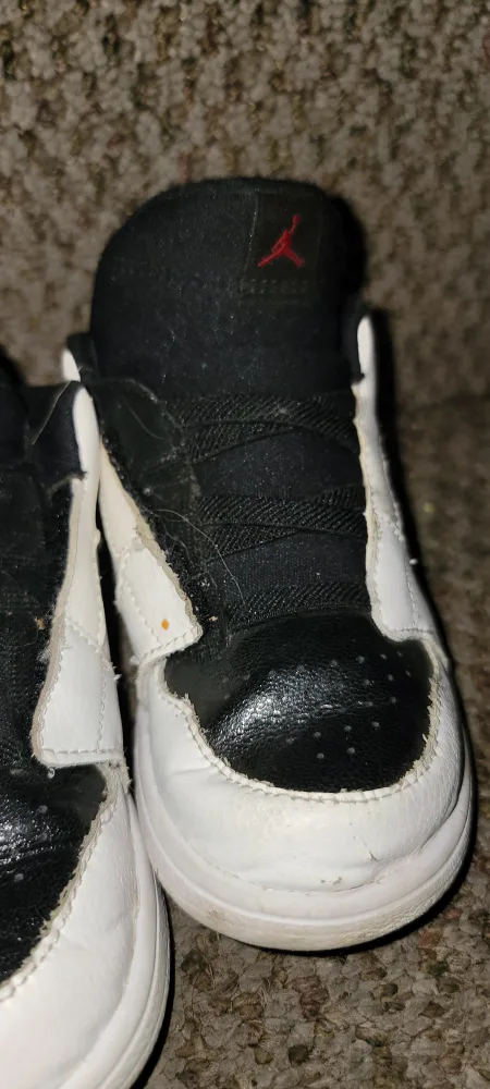 Air Jordan 1 Toddler Sneakers - Black & White size 10 image indicator(3)