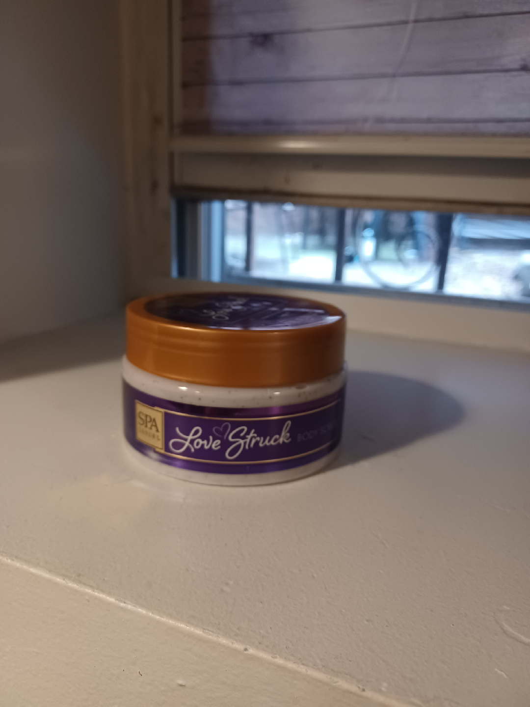 SPA Luxury Love Struck Body Scrub - 8 oz - photo 2