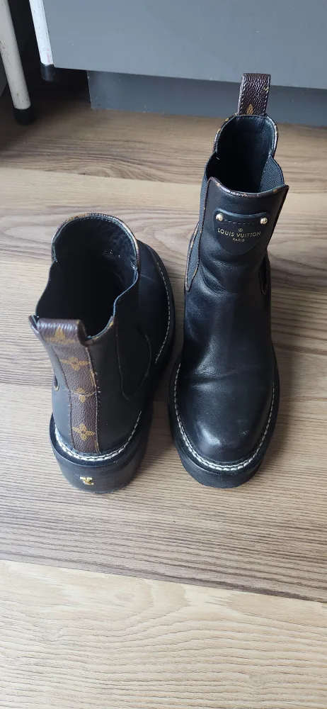 Louis Vuitton Black Leather Chelsea Boots SZ 6 image indicator(4)