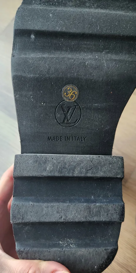 Louis Vuitton Black Leather Chelsea Boots SZ 6 image indicator(6)