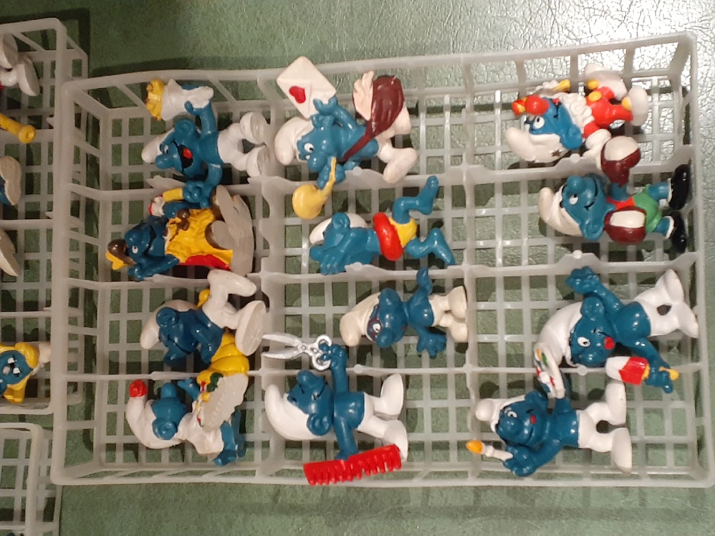 Vintage Smurfs Carry Case with Figurines - photo 5