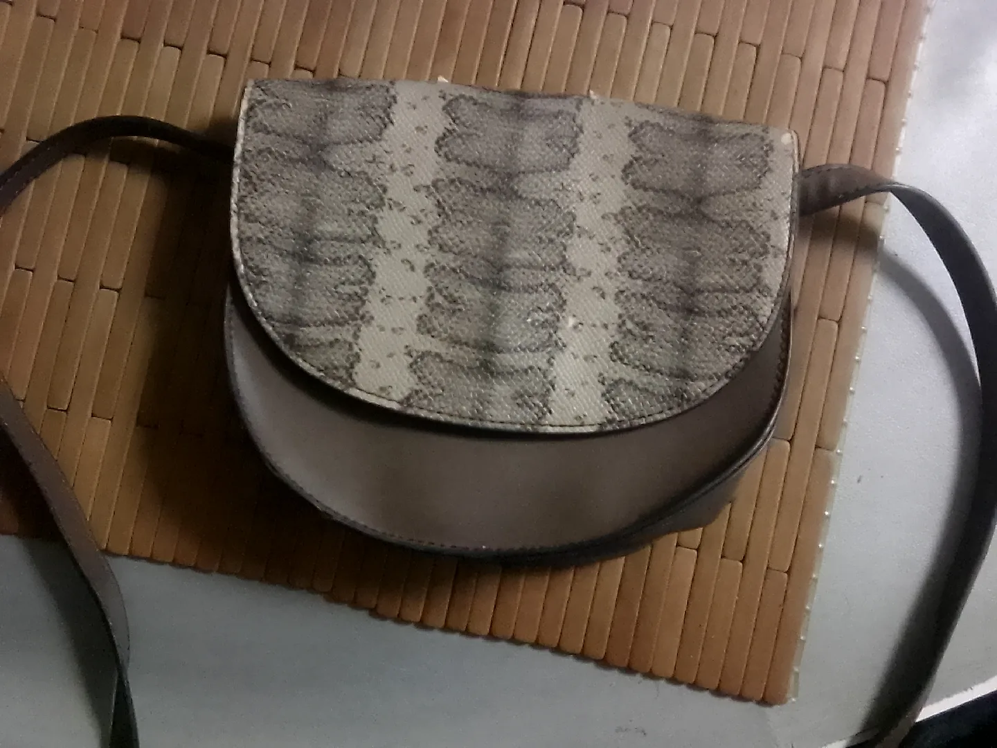 Snakeskin Pattern Crossbody Bag image indicator(3)
