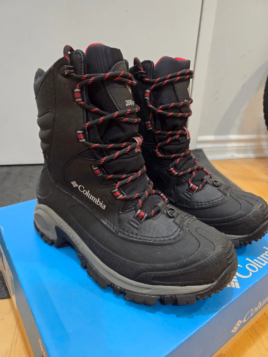 Columbia boy's Winter Boots - Size 7 image indicator(2)