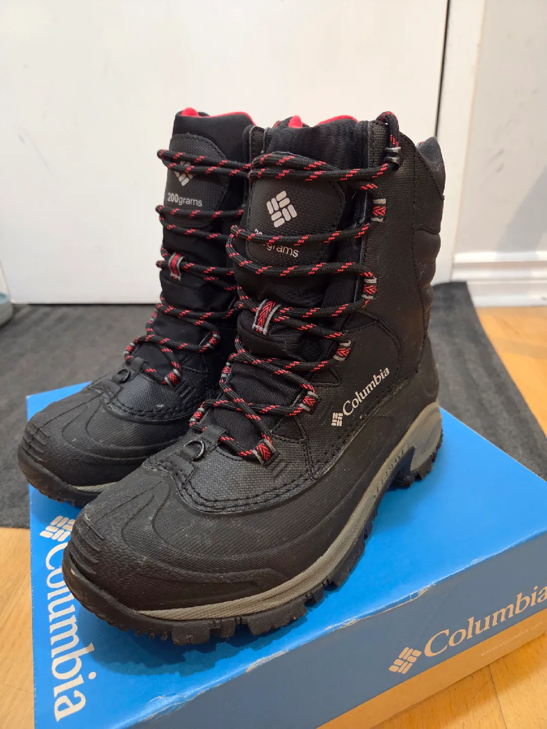 Columbia boy's Winter Boots - Size 7 image indicator(3)