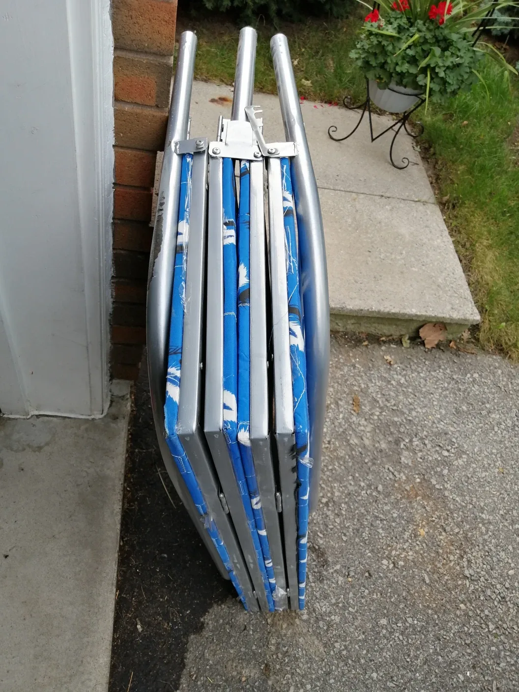 Folding Cot - Blue and Silver image indicator(2)