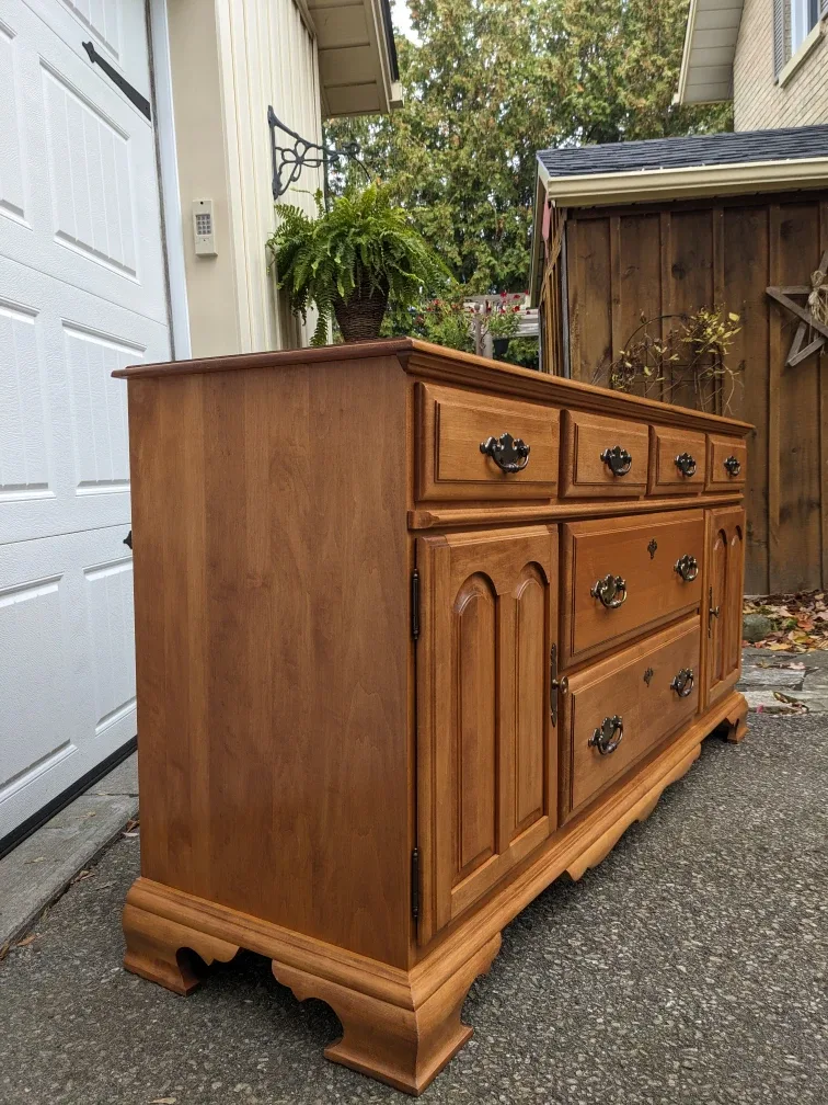 Roxton Dresser/Cabinet Combo in Solid Maple image indicator(3)