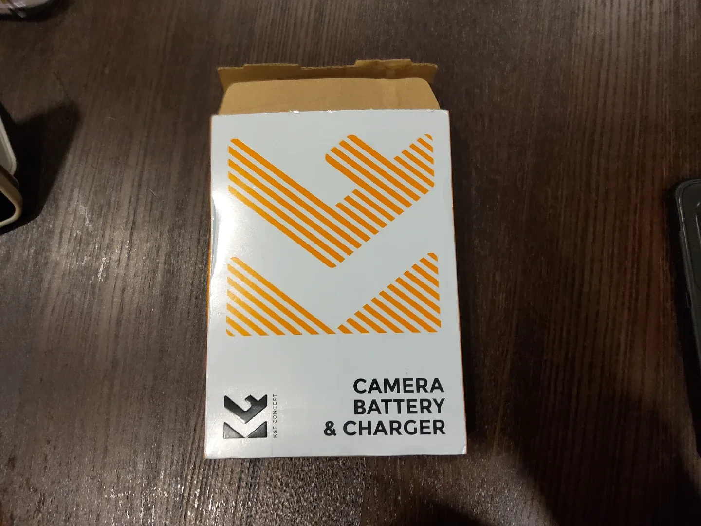 K&F Concept LP-E12 Battery Charger + 3 Batteries image indicator(3)