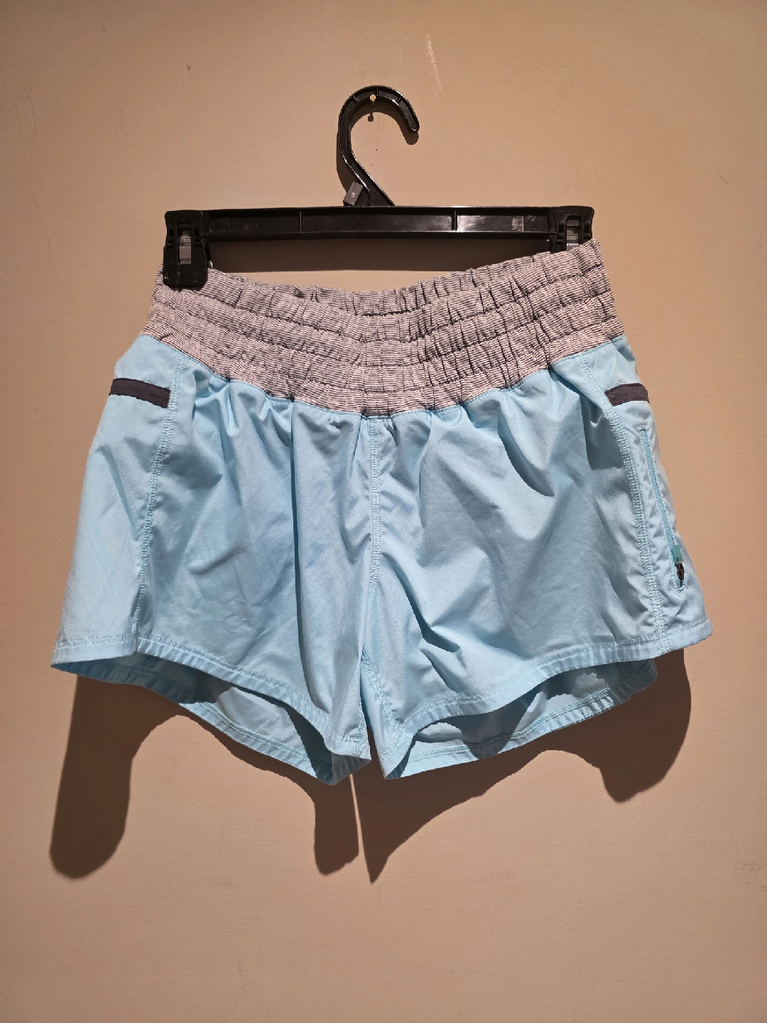 Lululemon Hotty Hot Shorts Size 4 Blue