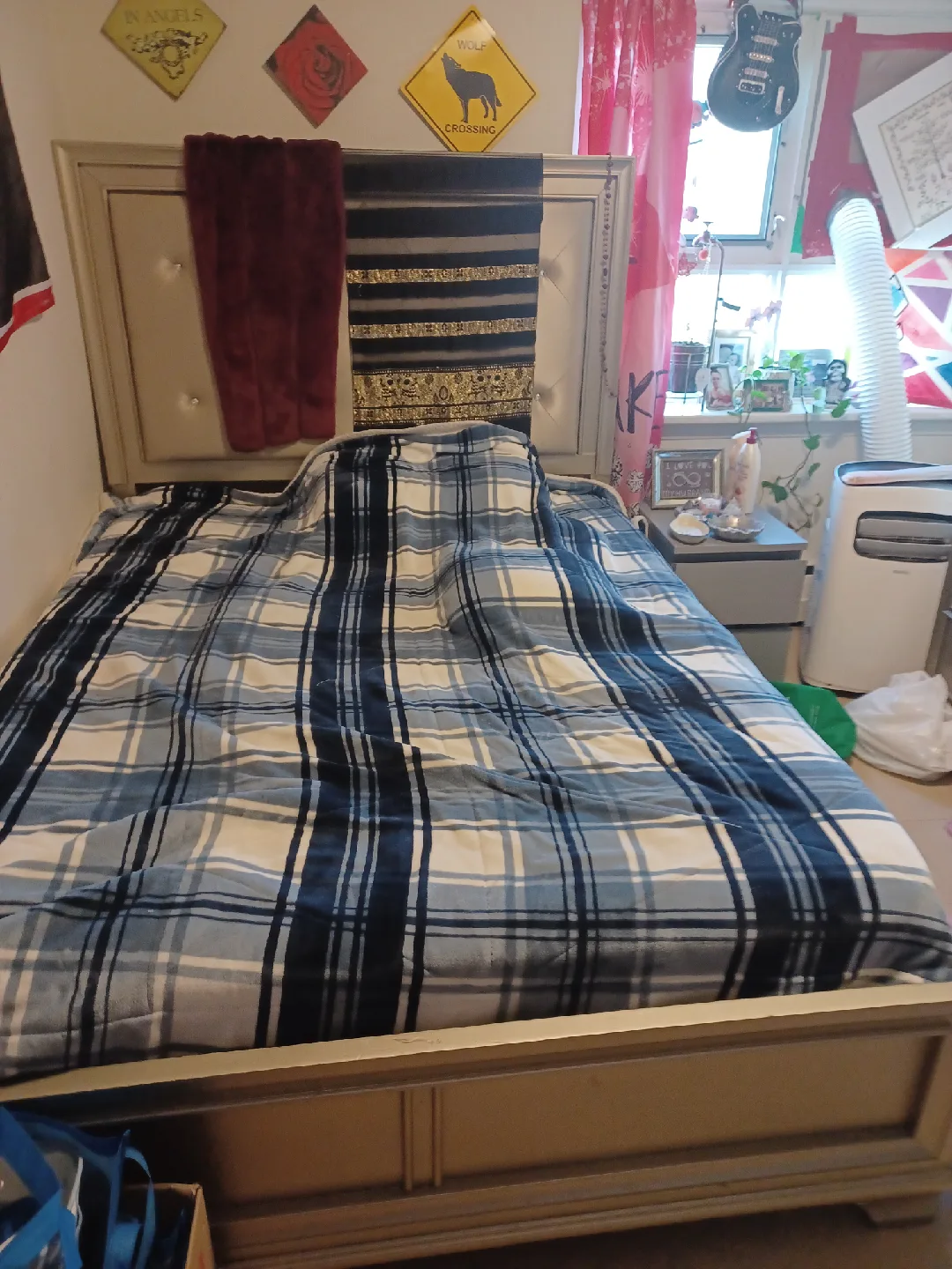 Bedroom Set - Dresser, Chest, Bed Frame image indicator(2)