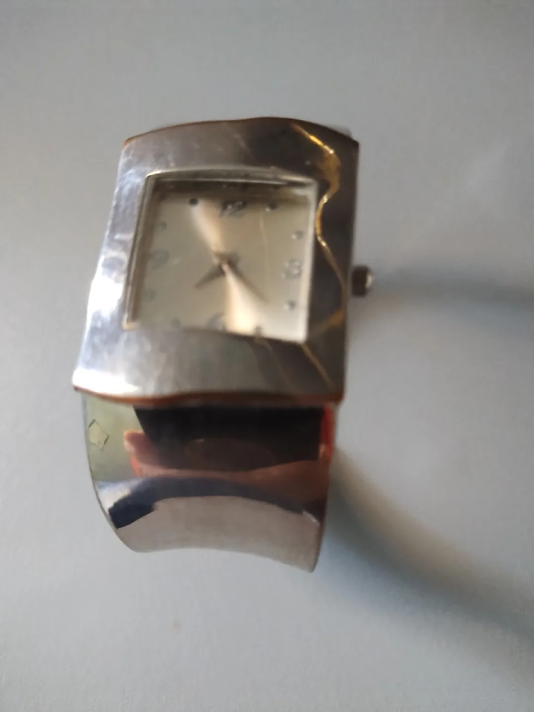 Free Metallic Watch image indicator(3)