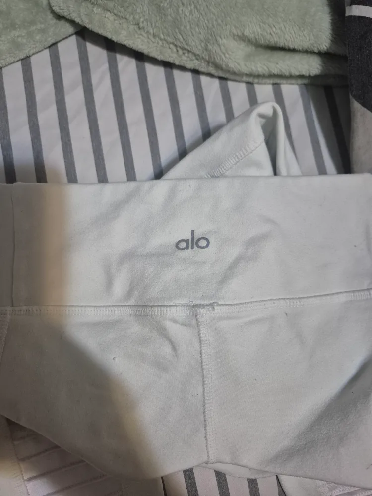 ALO Yoga White Moto Leggings image indicator(2)