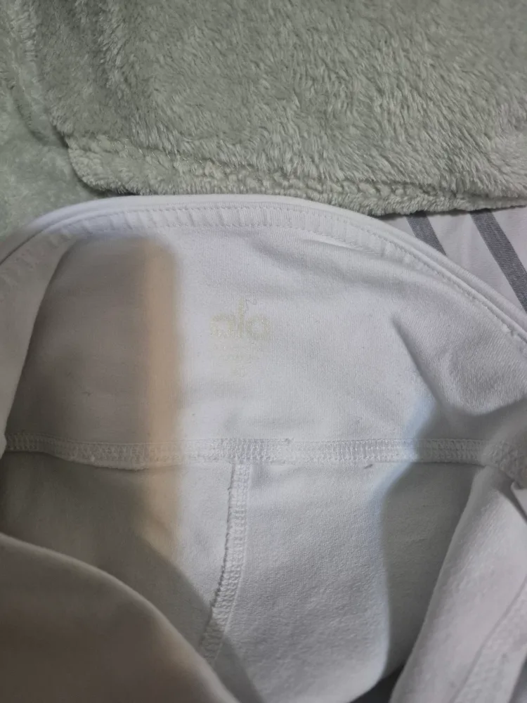 ALO Yoga White Moto Leggings image indicator(3)