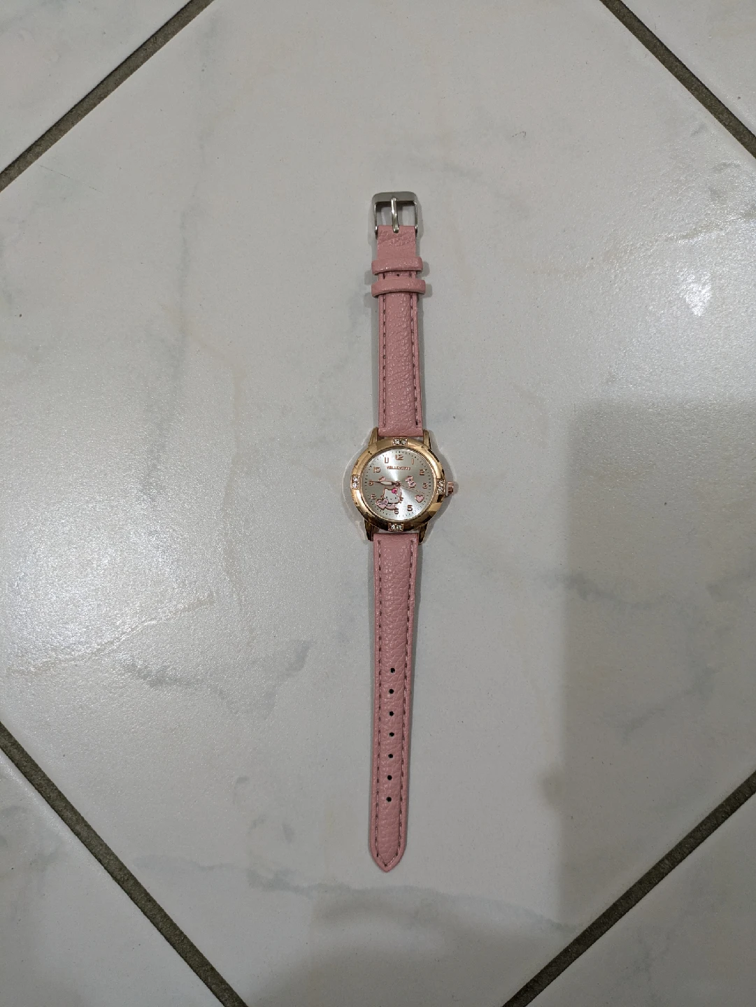 Brand new pink hello kitty watch (battery works) - photo 5