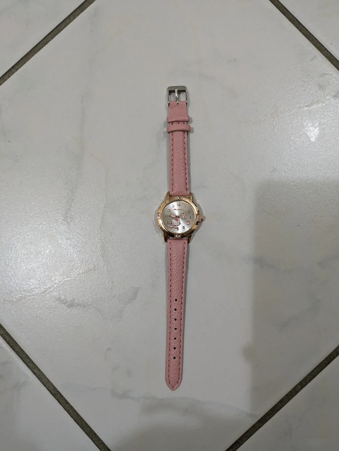 Brand new pink hello kitty watch (battery works) image indicator(5)