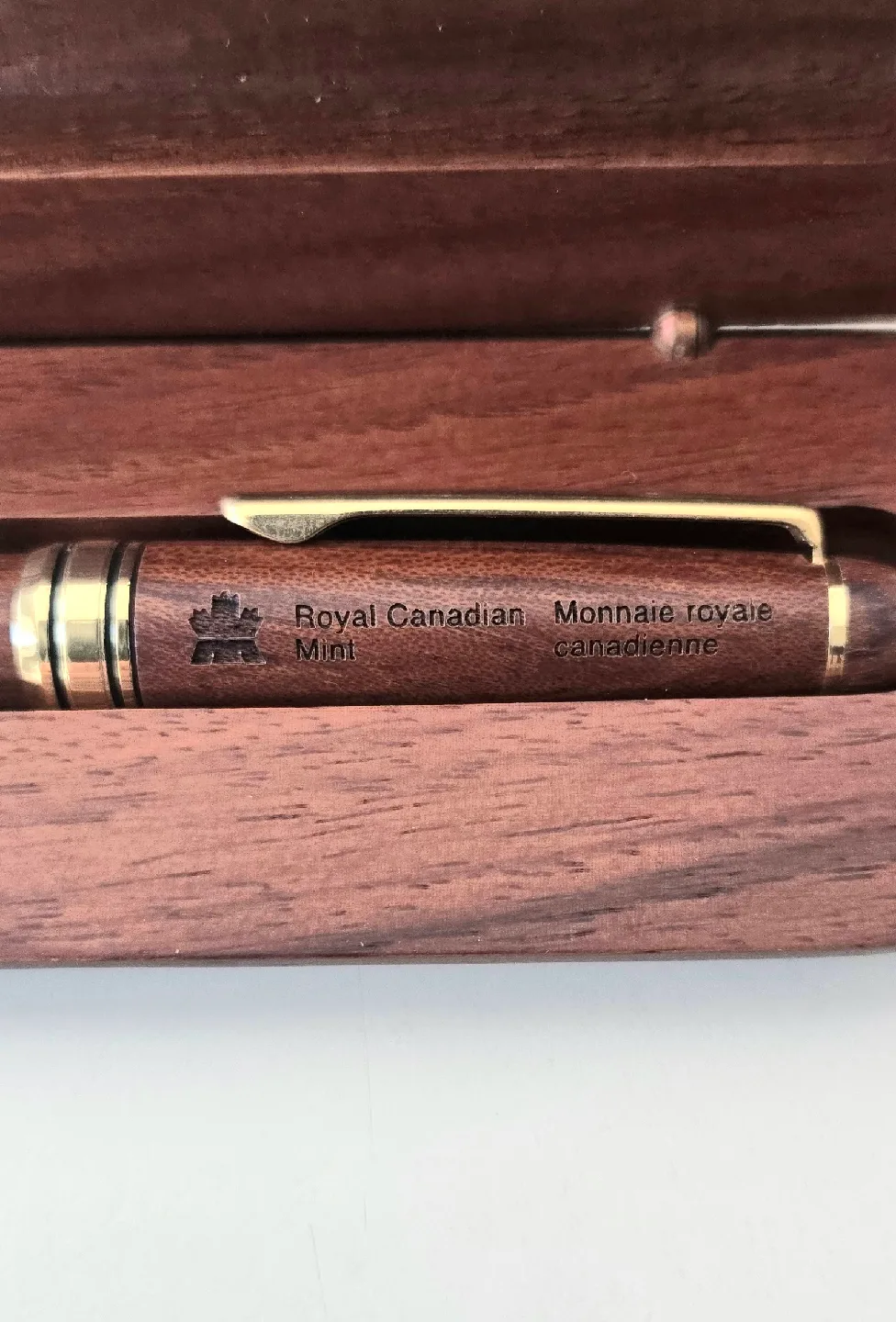 Royal Canadian Mint Pen with Case image indicator(2)