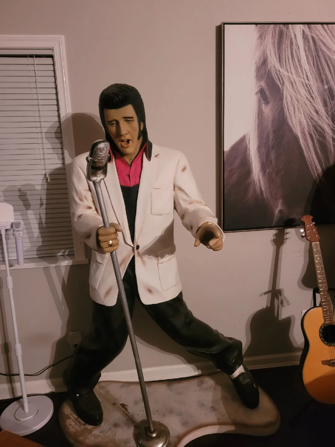 Elvis Presley & Blues Brothers Statues image indicator(2)