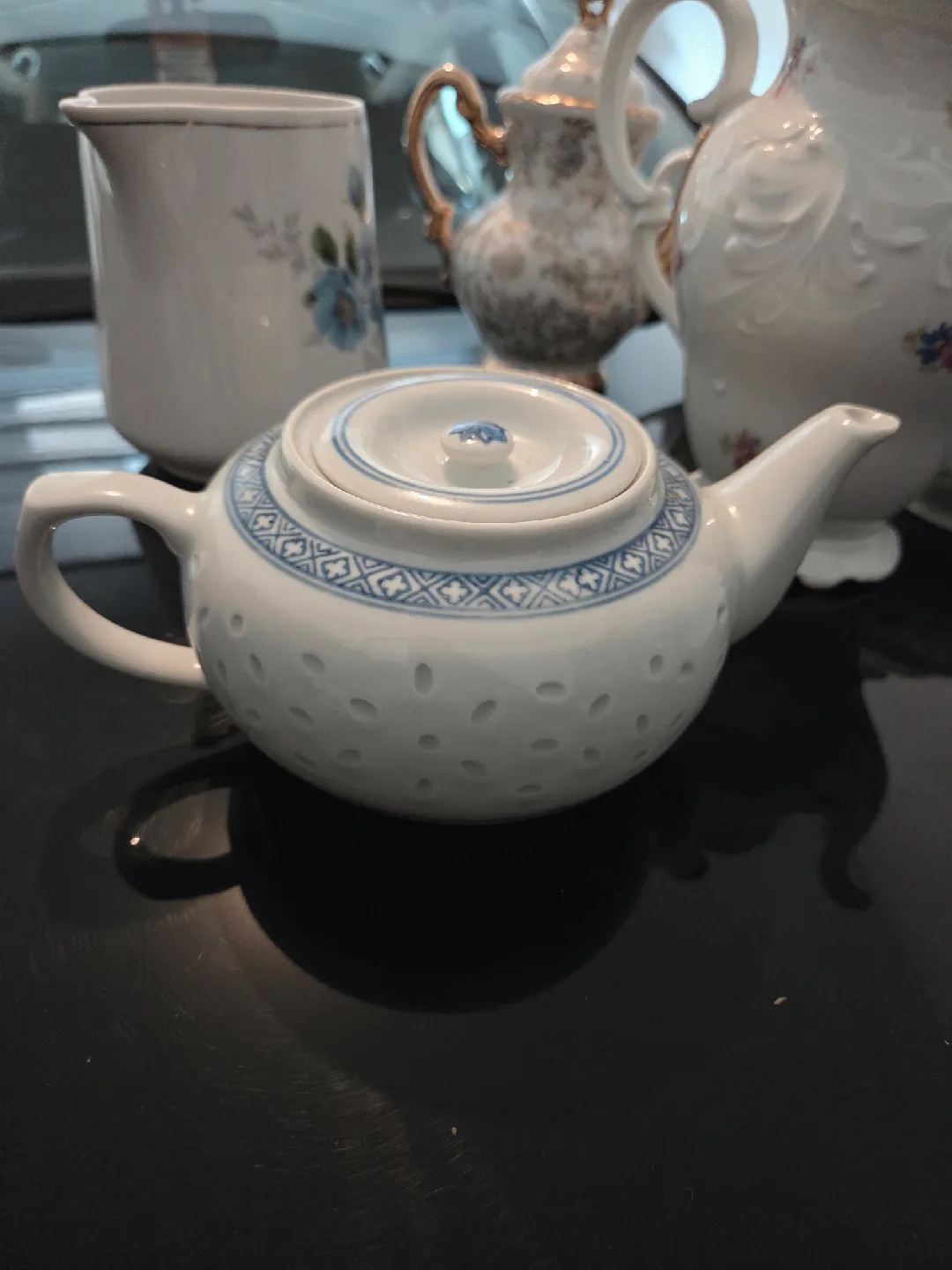 Vintage Floral Sugar Bowl with Lid image indicator(6)