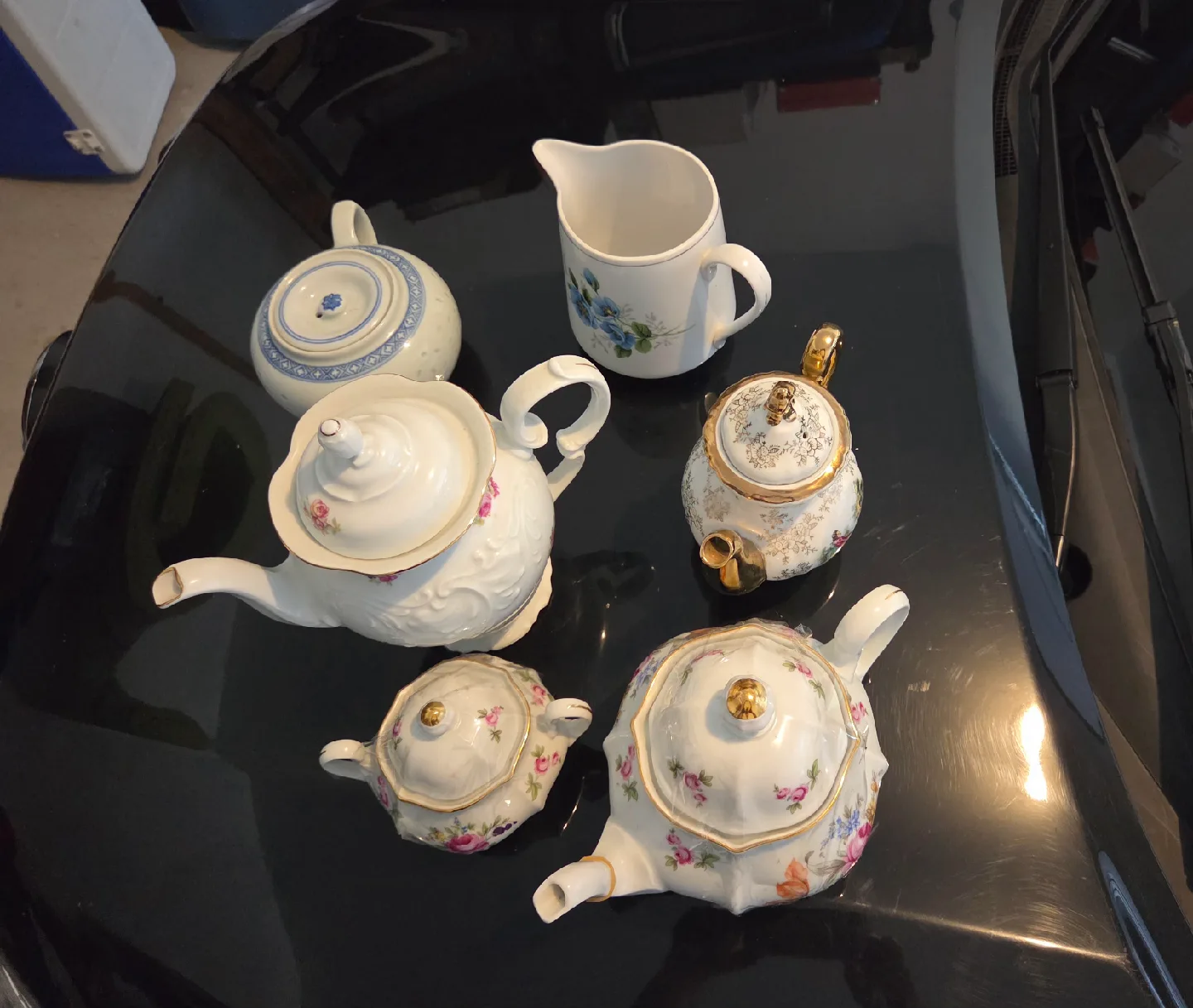 Vintage Floral Sugar Bowl with Lid image indicator(7)