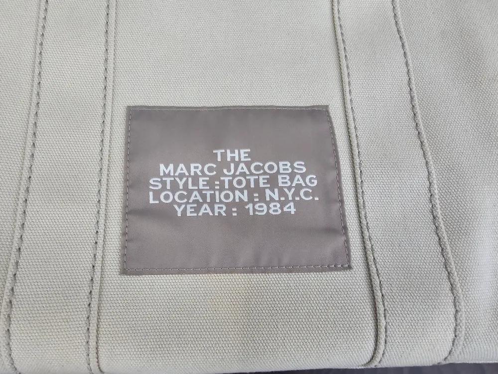Authentic Marc Jacobs The Tote Bag Medium image indicator(3)