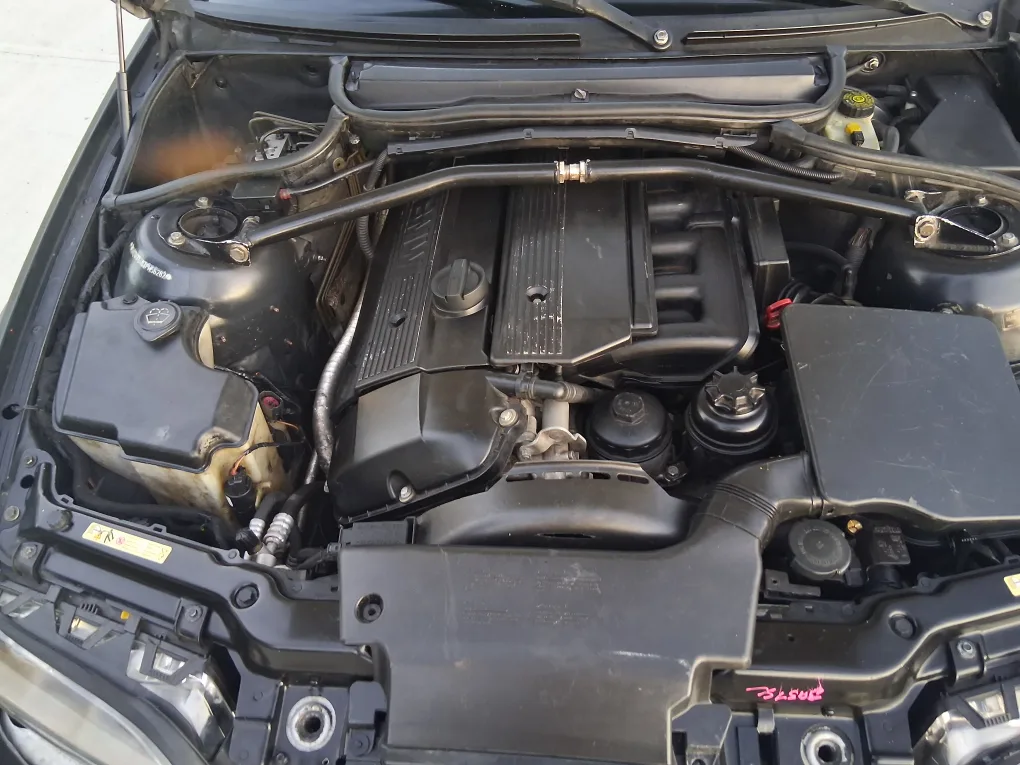 BMW 3 Series Sedan - Black image indicator(8)