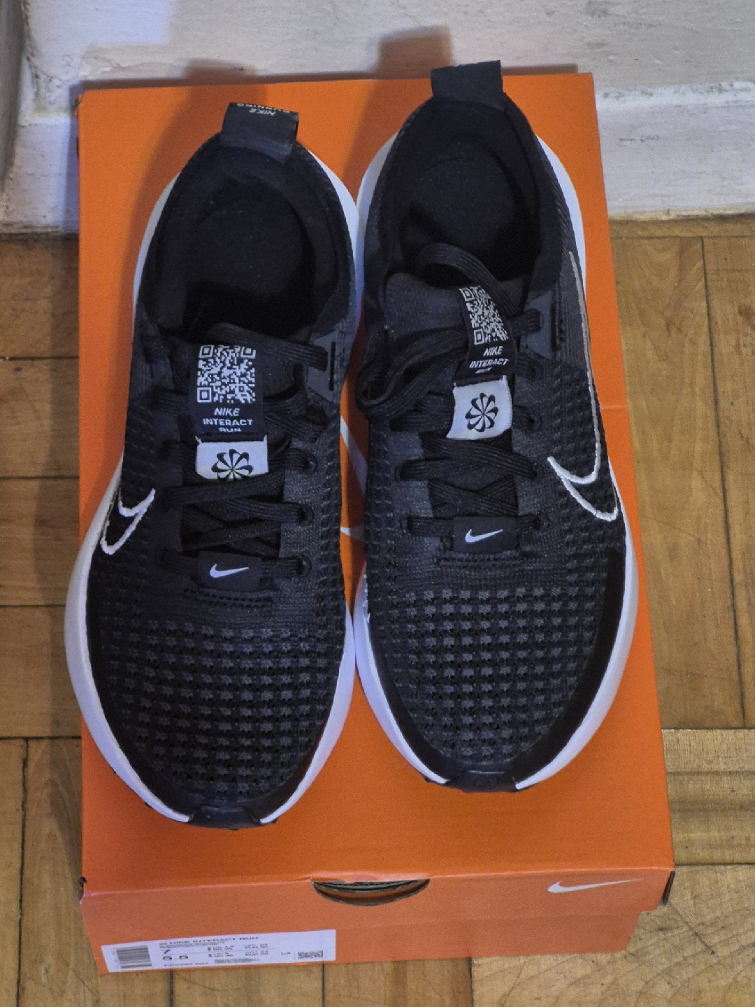 Nike Interact Run Black/White - Size 7 US