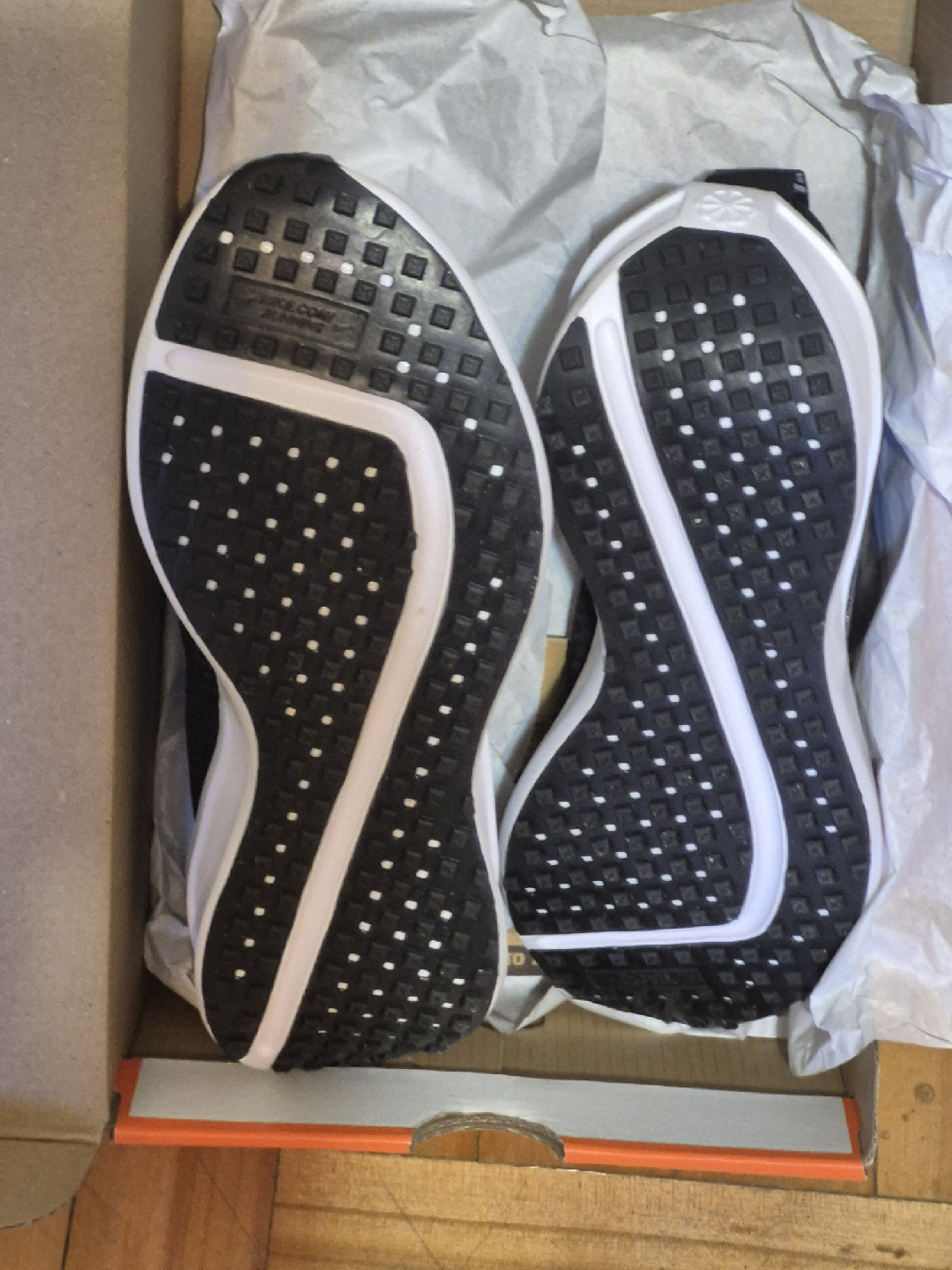 Nike Interact Run Black/White - Size 7 US - photo 2