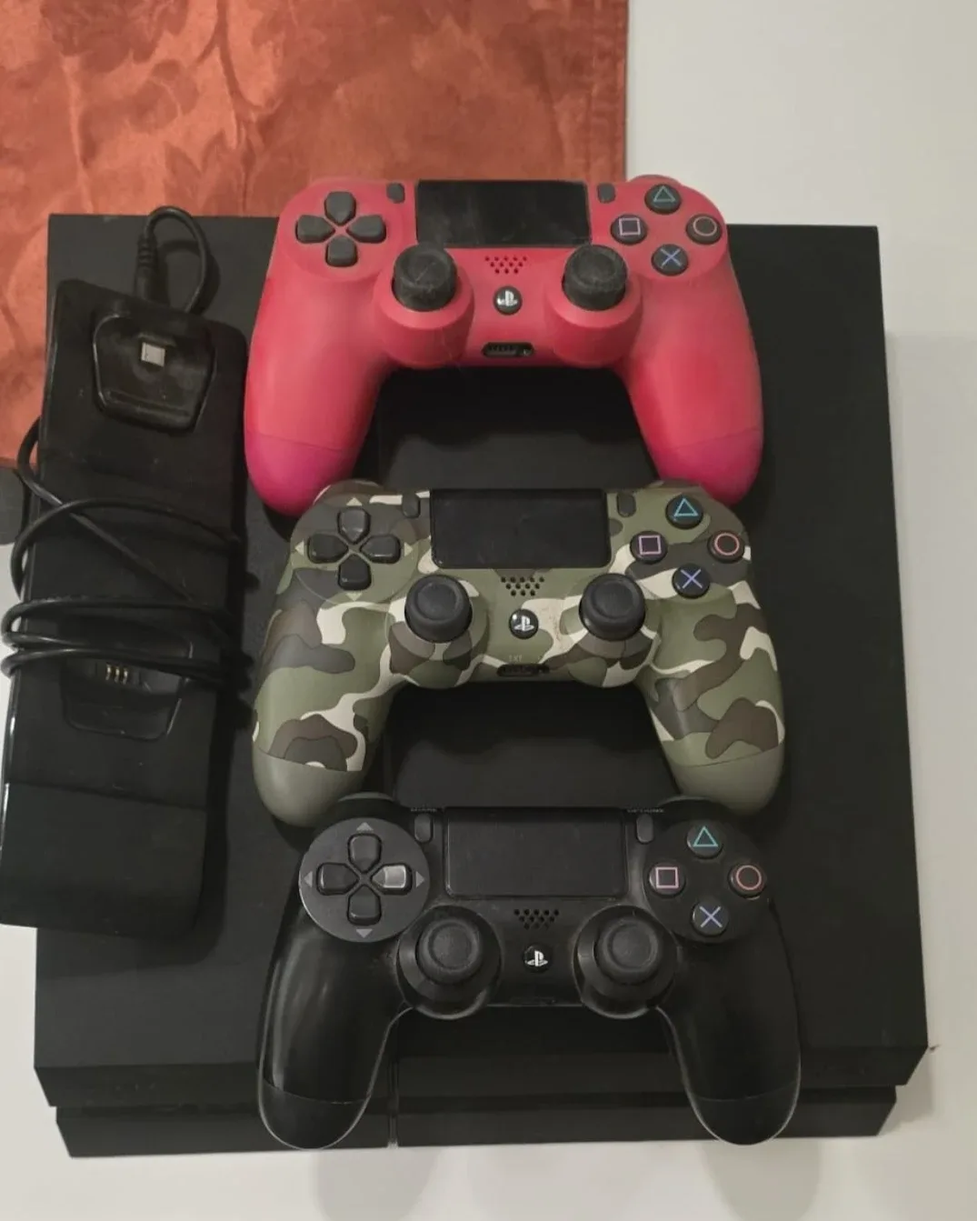 PlayStation 4 (PS4) Console & Controllers