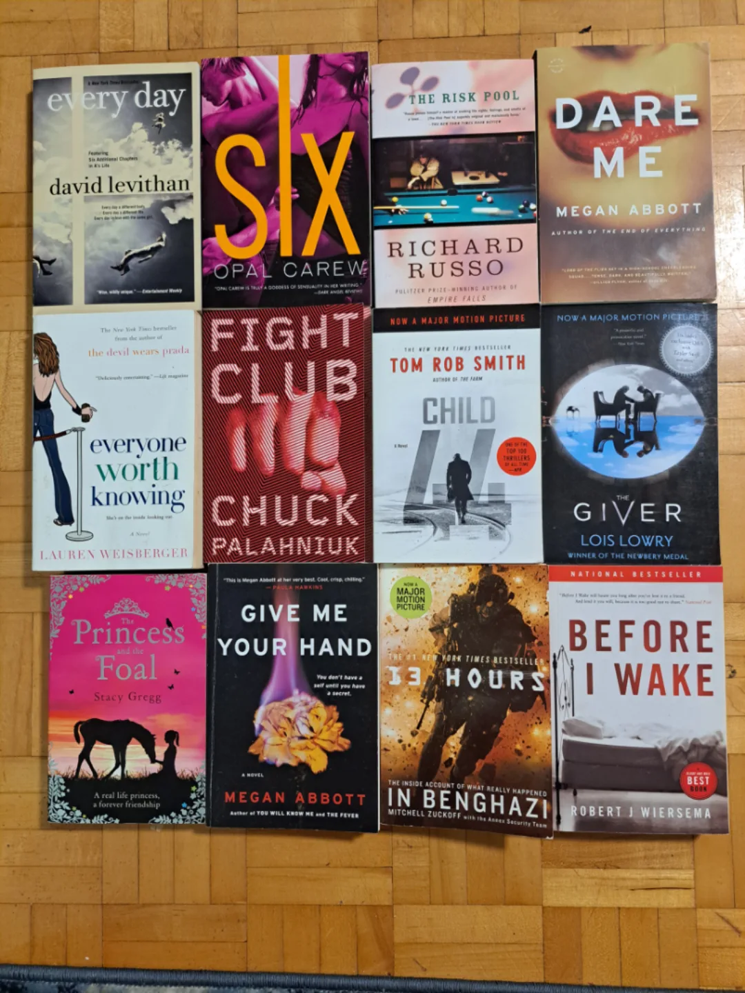 Mixed Lot of Paperback Books image indicator(5)