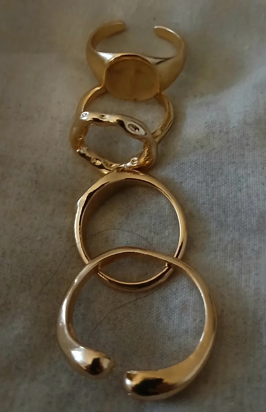 Gold Rings & Dalmatian Stone Bracelet Set image indicator(6)