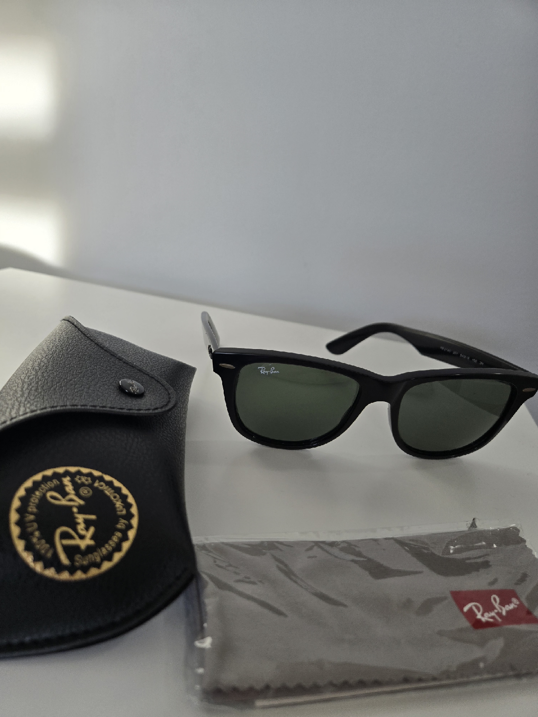 Ray-Ban Wayfarer Sunglasses with Case - photo 2