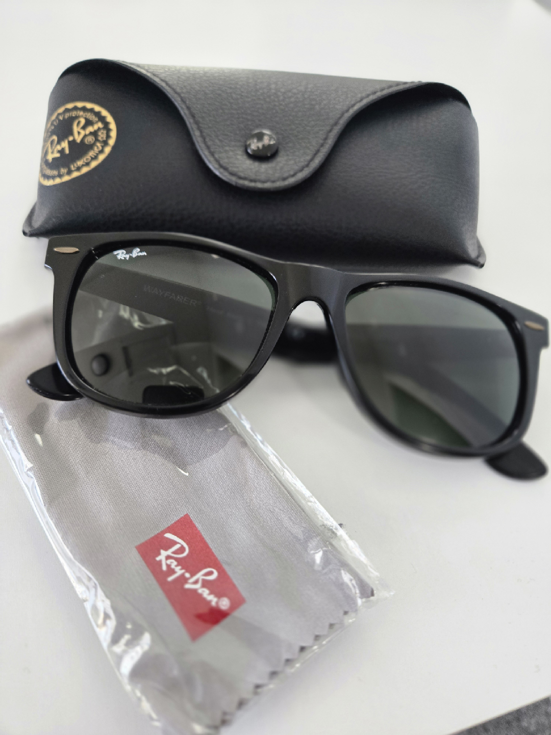 Ray-Ban Wayfarer Sunglasses with Case