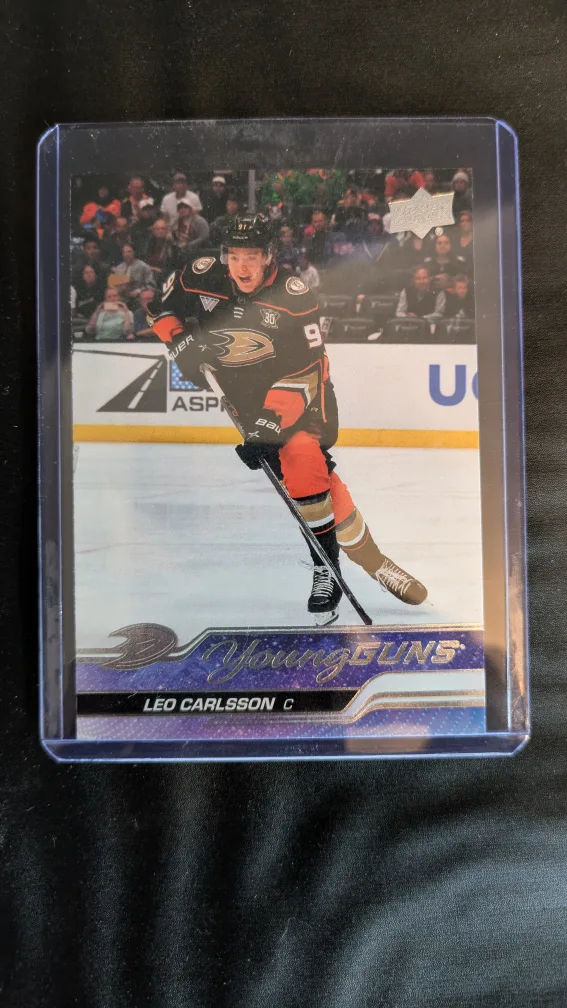 Leo Carlsson Upper Deck Young Guns Hockey Card thumbnail