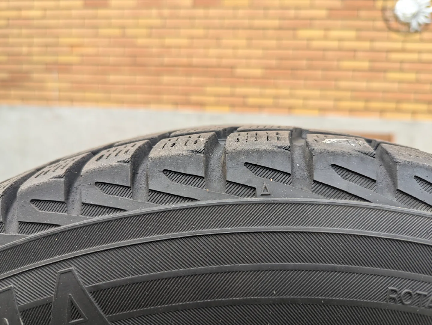 Yokohama 235/65R18 image indicator(4)