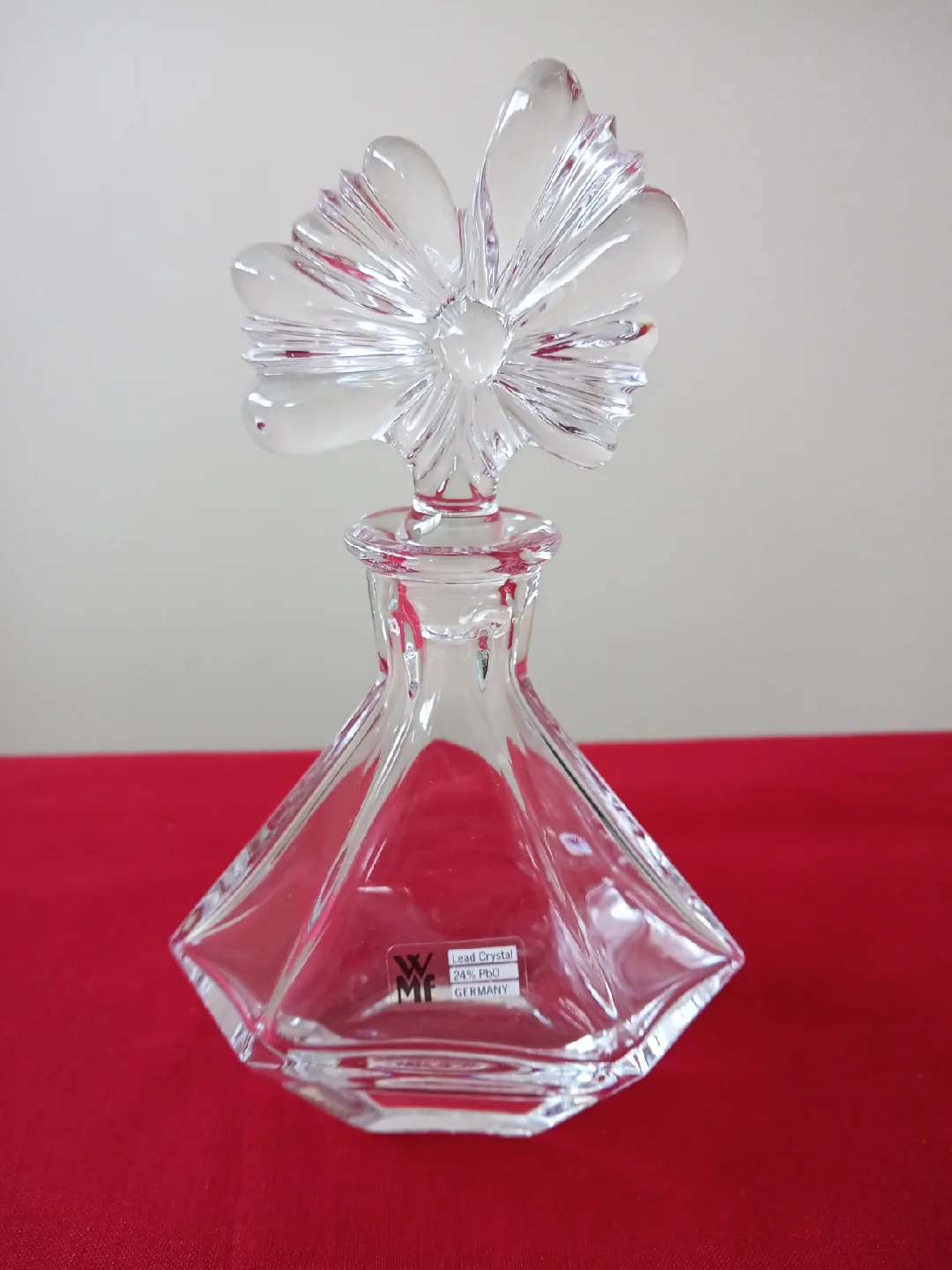 Set of 3 unique perfume bottles image indicator(2)