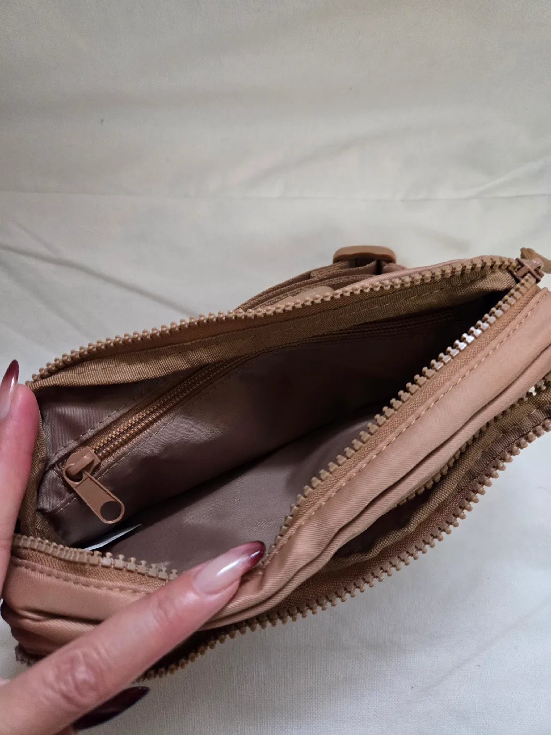 Tan Zippered Crossbody Bag image indicator(3)